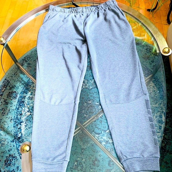 ✨ Nike✨ Dark Grey Women's Mid-Rise Slim Joggers W/Left Leg Logo - Picture 2 of 15